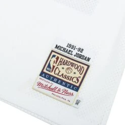 Michael Jordan 91/92 Auth Chi. Bulls Jersey -Daily Fashion michael jordan 9192 auth chi bulls jersey 590880