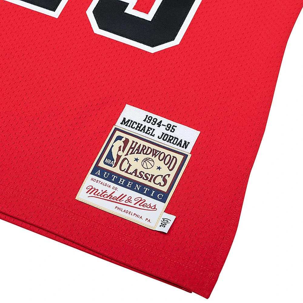 Michael Jordan 94/95 Auth Chi. Bulls Jersey 7 Michael Jordan 94/95 Auth Chi. Bulls Jersey - Image 5